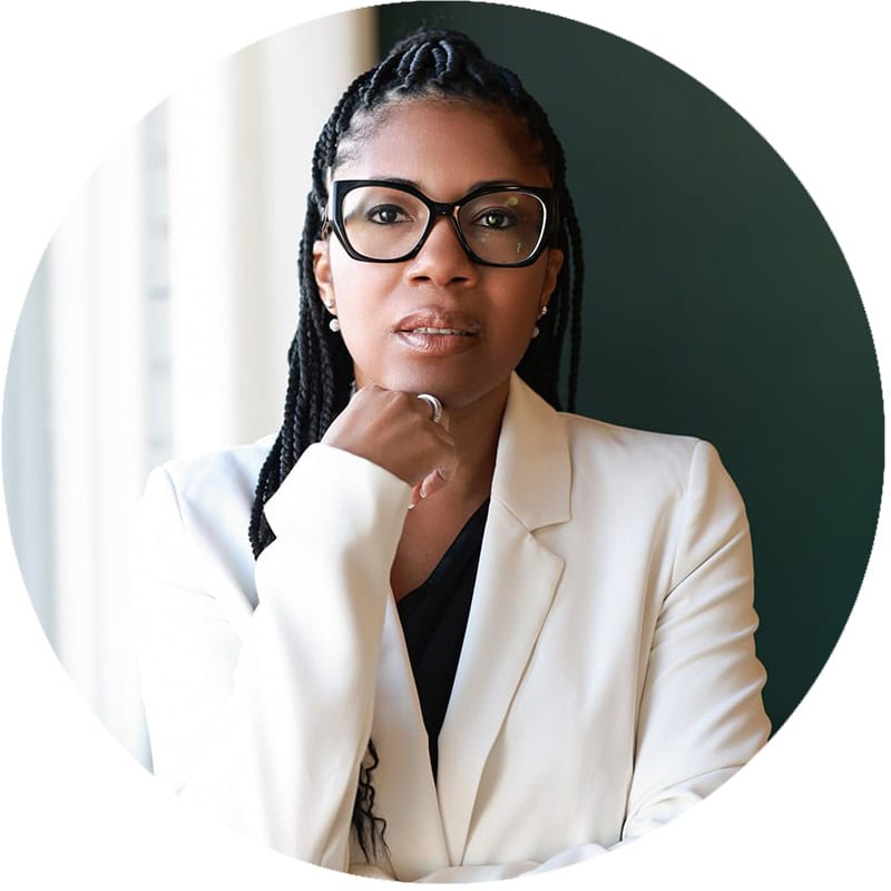 Domonique Hollins<br />
Chief Marketing Officer